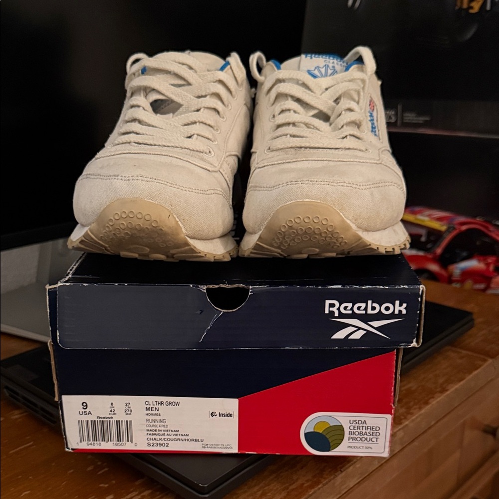 Reebok Sneakers
